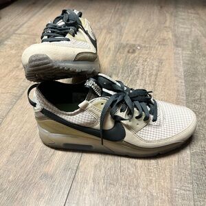 Used NIKE
AIR MAX 90 TERRASCAPE RATTAN